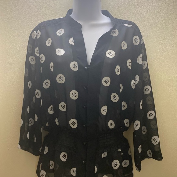 Button up Top - Excellent Pre-loved Condition. - Picture 4 of 6
